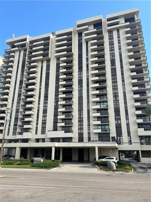 300 Lake Marina Ave, New Orleans, LA, 70124-1676 | Card Image
