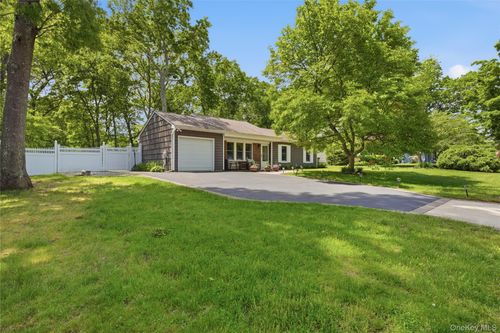 30 Scenic Hills Dr, Ridge, NY, 11961-3023 | Card Image