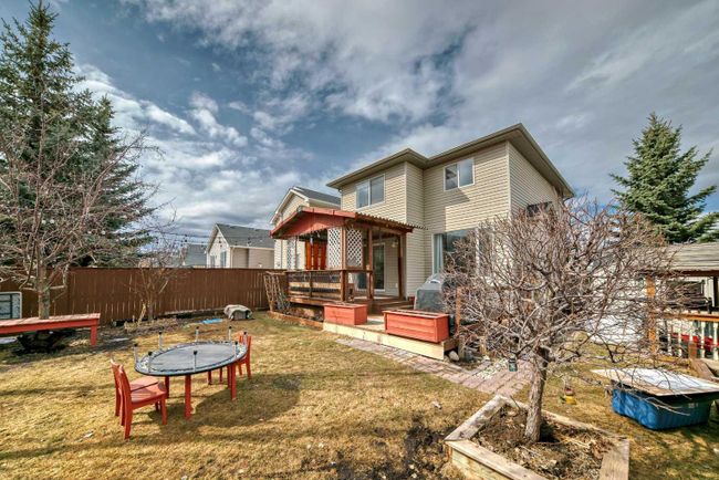 407 Bridlewood Avenue Sw, Home with 6 bedrooms, 3 bathrooms and 4 parking in Calgary AB | Image 34