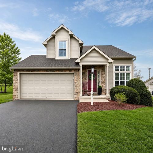 102 Bloomfield Dr, Ephrata, PA, 17522-9170 | Card Image