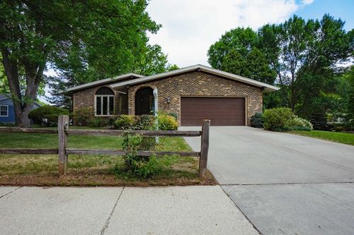 323 Old Pioneer Road, Fond Du Lac, WI, 54935 | Card Image