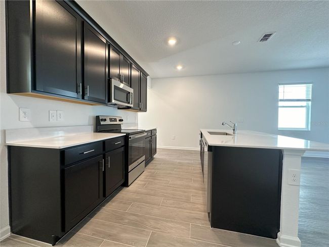 1629 Cross Prairie Pkwy, House other with 3 bedrooms, 3 bathrooms and null parking in KISSIMMEE FL | Image 13