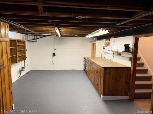 1295 Fieldway Ct, Bloomfield Hills, MI, 48302-0833 | Card Image