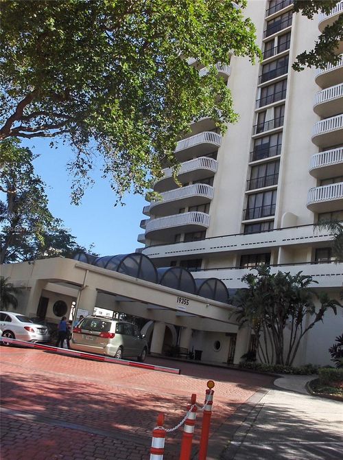 25c-19355 Turnberry Way, Aventura, FL, 33180-2543 | Card Image