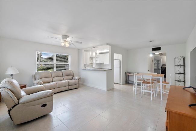 373 - 373 Tilford R, Condo with 1 bedrooms, 2 bathrooms and null parking in Deerfield Beach FL | Image 5