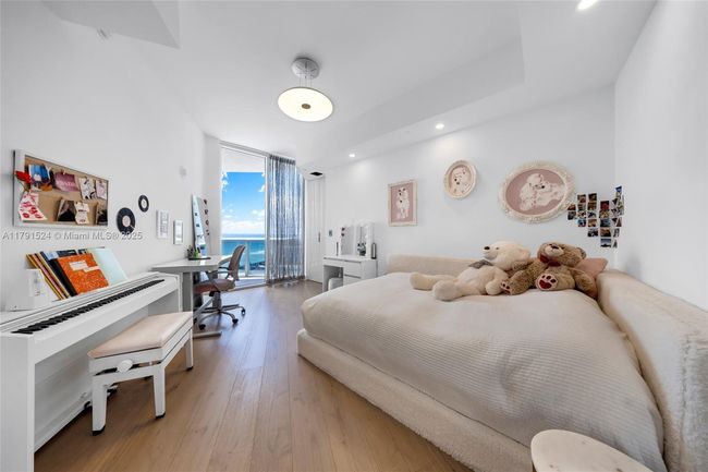APT-707 - 16001 Collins Ave, Condo with 3 bedrooms, 3 bathrooms and null parking in Sunny Isles Beach FL | Image 12