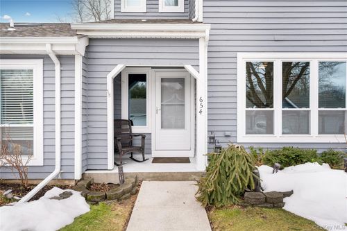 654 Birchwood Park Dr, Middle Island, NY, 11953-2629 | Card Image