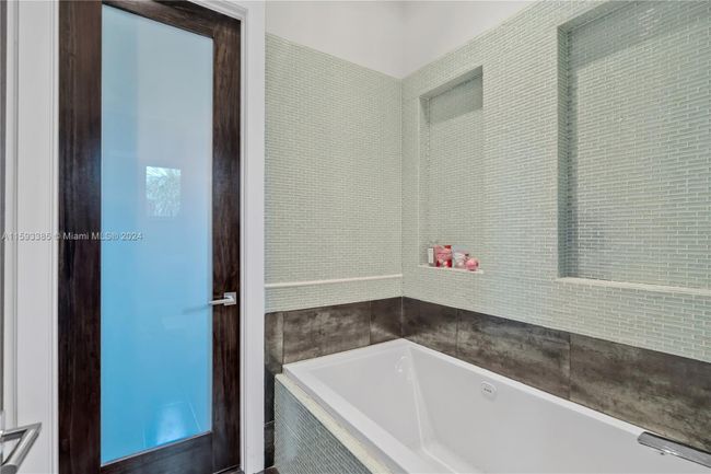 8200 Sw 111th Ter, House other with 5 bedrooms, 4 bathrooms and null parking in Miami FL | Image 52