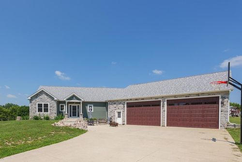 37556 52nd St, Burlington, WI, 53105-7823 | Card Image