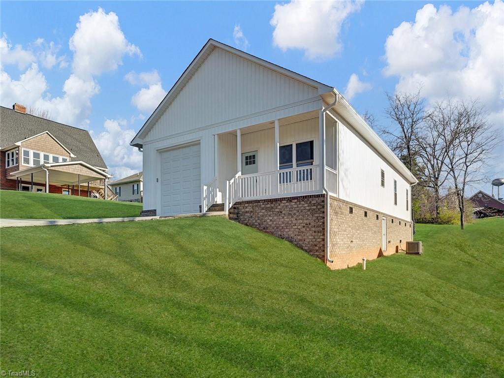 Dodson St, Pilot Mountain, NC 27041