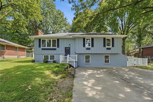 1605 Ne 69th Ter, Gladstone, MO, 64118-2827 | Card Image