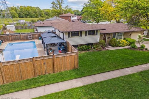 6845 Wilinger St, Niagara Falls, ON, L2J2B5 | Card Image
