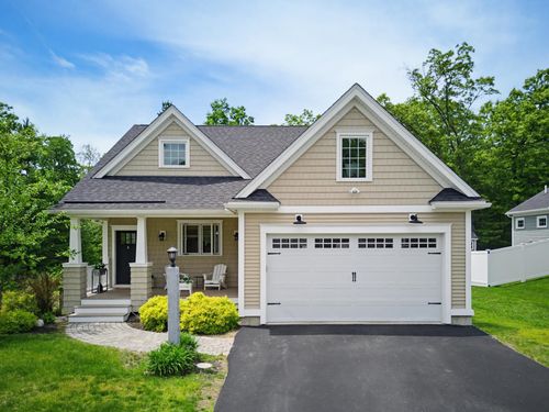 52 Calla Rd, Londonderry, NH, 03053-2390 | Card Image