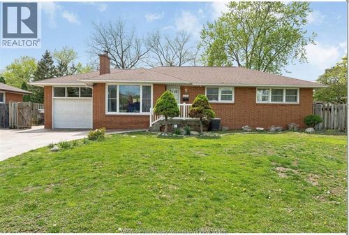 lower-3157 Glenwood Avenue, Windsor, ON, N9E2X9 | Card Image