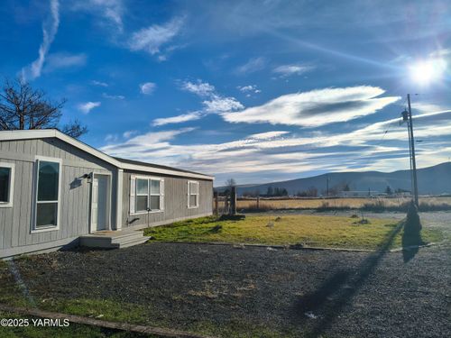460 Mcpherson Ln, Selah, WA, 98942-9177 | Card Image