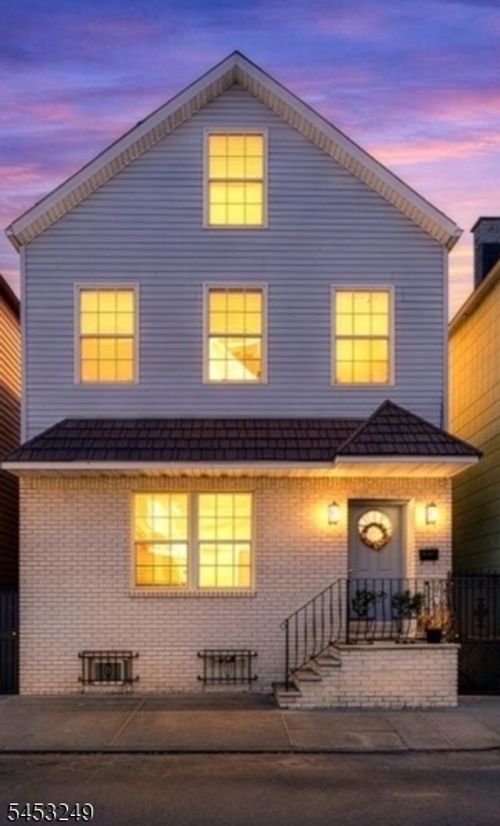 97 Houston St, Newark, NJ, 07105-3111 | Card Image