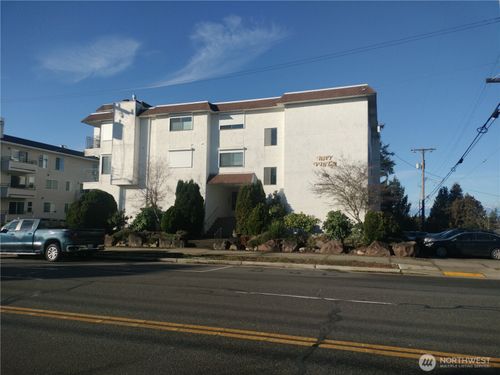 203-11755 Greenwood Ave N, Seattle, WA, 98133-8151 | Card Image