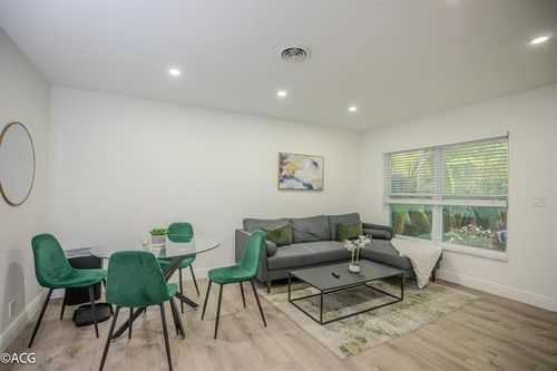 19 Ne 16th St, Fort Lauderdale, FL, 33304-1042 | Card Image