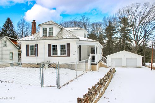 1736 Bellmeade Dr, Altoona, PA, 16602-7450 | Card Image