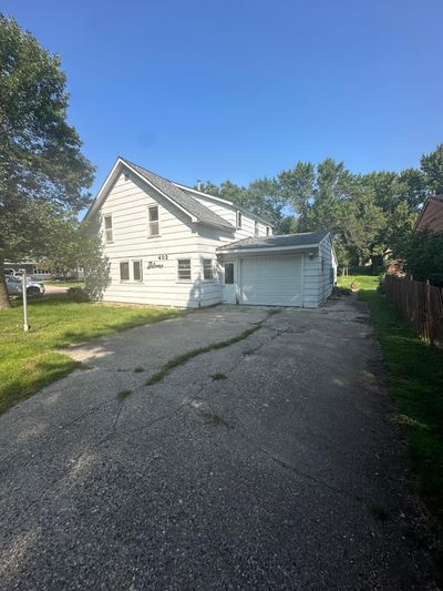 Front of home and single garage | Image 2