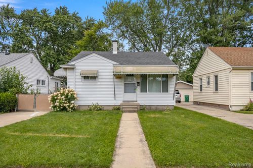 29014 Block St, Garden City, MI, 48135-2433 | Card Image