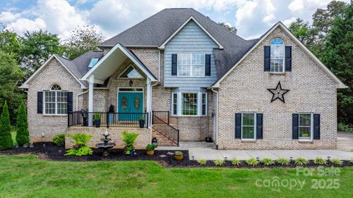 1801 Twin Ponds Dr, Hickory, NC, 28602-9280 | Card Image