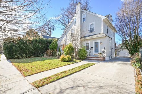 3226 158th St, Flushing, NY, 11358-1337 | Card Image