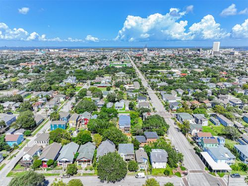 up-2710 Avenue P 1/2, Galveston, TX, 77550-7764 | Card Image