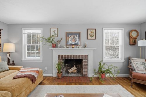 357 Maple Rd, Longmeadow, MA, 01106-3137 | Card Image