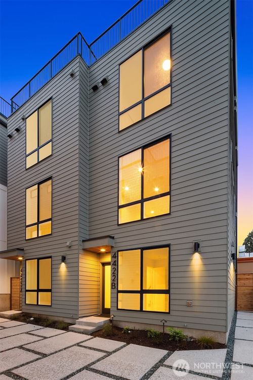 a-4419 2nd Ave Ne, Seattle, WA, 98105-6128 | Card Image