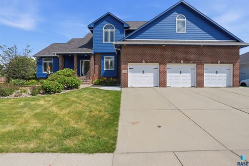 7704 32nd St Street, Sioux Falls, SD, 57106 | Card Image