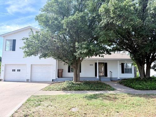506 E 17th St, Big Spring, TX, 79720-5627 | Card Image
