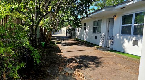 241 Nw 32nd St, Miami, FL, 33127-3743 | Card Image