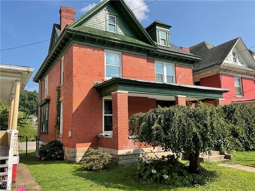 1318 Avery St, Parkersburg, WV, 26101-3911 | Card Image