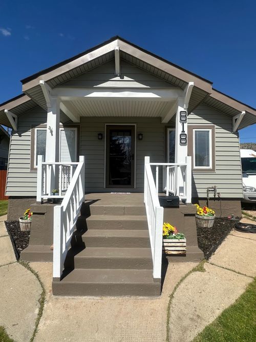 818 13th St, Rawlins, WY, 82301-6521 | Card Image