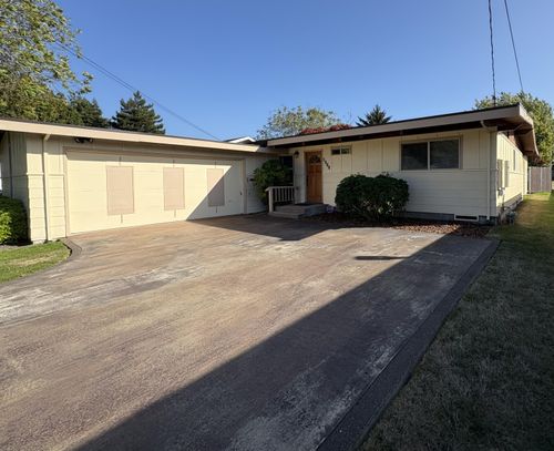 2088 Holly St, Eureka, CA, 95503-6137 | Card Image