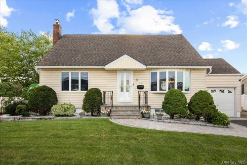 4060 Maywood Dr, Seaford, NY, 11783-1031 | Card Image