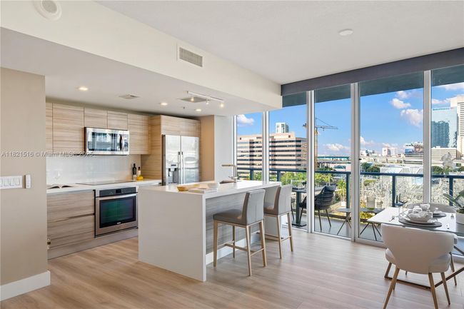 APT-803 - 185 Sw 7 Th St, Condo with 2 bedrooms, 3 bathrooms and null parking in Miami FL | Image 6