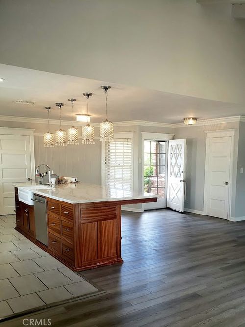 10434 Hillview Ave, Chatsworth, CA, 91311-2121 | Card Image