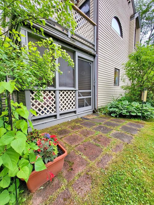 101 Longfellow Dr, Bethlehem, NH, 03574-4507 | Card Image