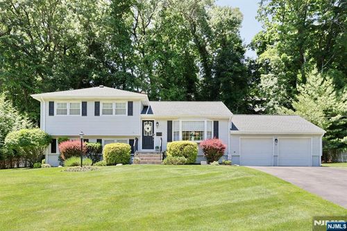 11 Henry Ave, Park Ridge, NJ, 07656-1411 | Card Image