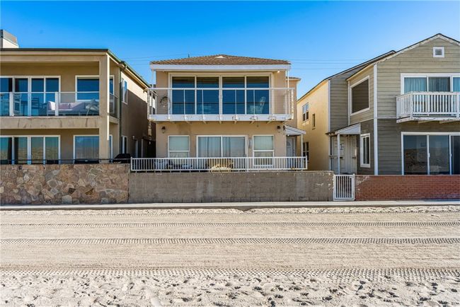 1207 Seal Way, Home with 6 bedrooms, 4 bathrooms and 2 parking in Seal Beach CA | Image 8