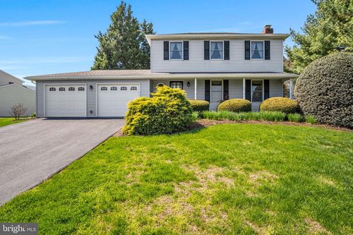 104 Ian Dr, MOUNT HOLLY SPRINGS, PA, 17065-1100 | Card Image