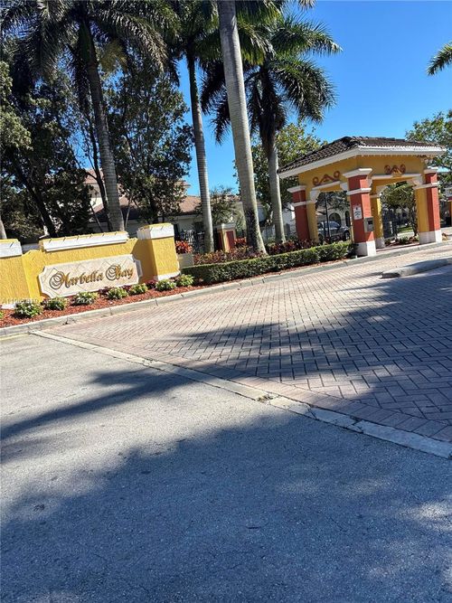 1044 Ne 42nd Ter, Homestead, FL, 33033-6614 | Card Image