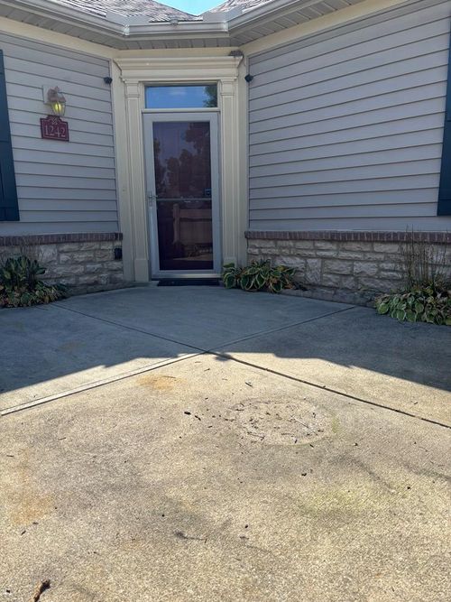 1242 Paddock Loop, Washington Court House, OH, 43160-8891 | Card Image