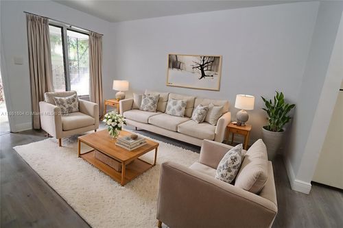 apt-4-915 Ne 16th Ter, Fort Lauderdale, FL, 33304-5423 | Card Image