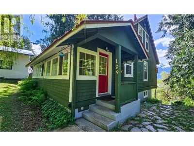 129 Maple St, House other with 3 bedrooms, 2 bathrooms and 1 parking in Revelstoke BC | Image 2