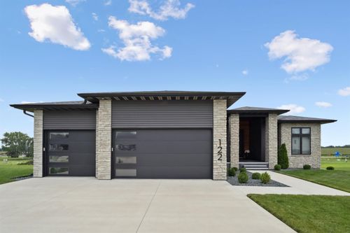 122 Kestrel Cir, Waterloo, IA, 50701-1214 | Card Image
