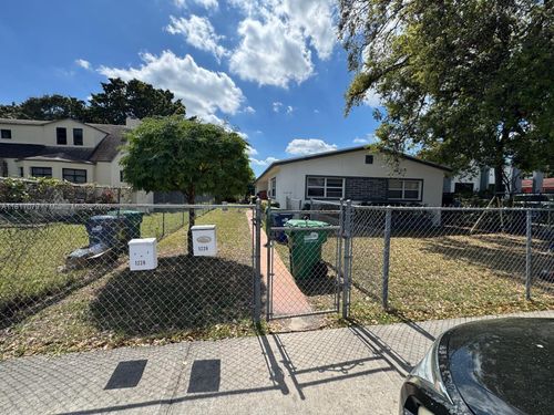 1226 Ne 112th St, Miami, FL, 33161-6818 | Card Image