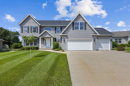 7603 Hampshire Dr Ne, Cedar Rapids, IA, 52402-6979 | Card Image